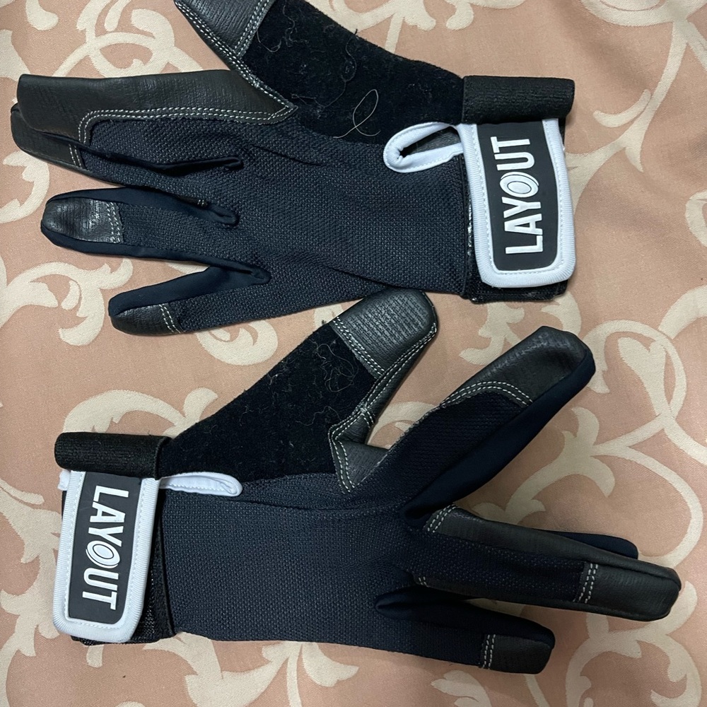 Like new layout ultimate frisbee gloves